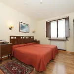 La Casona De Entralgo בית כפרי