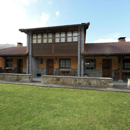 La Casona De Entralgo בית כפרי
